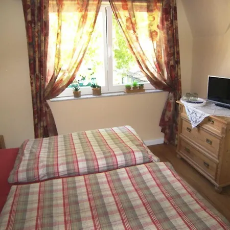 Ferienzimmer _gothenseeblick_ Und * Neu Sallenthin